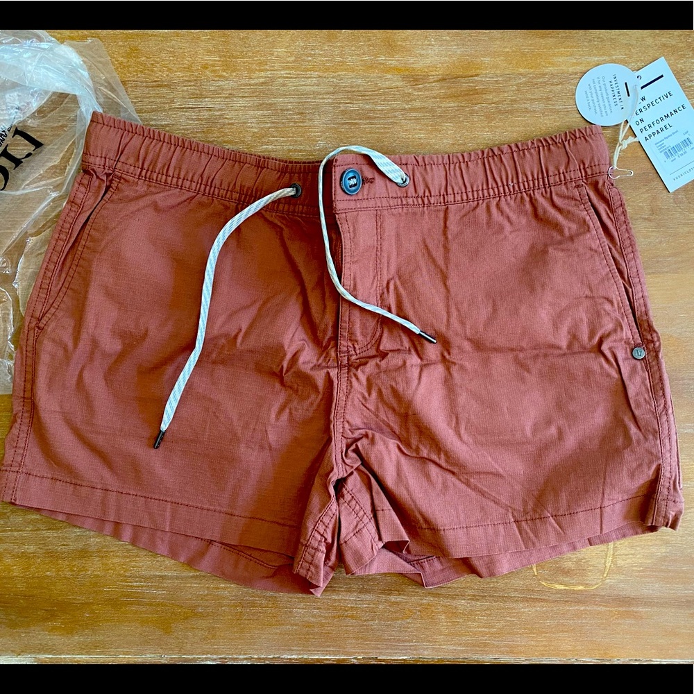 Vuori Shorts NWT
